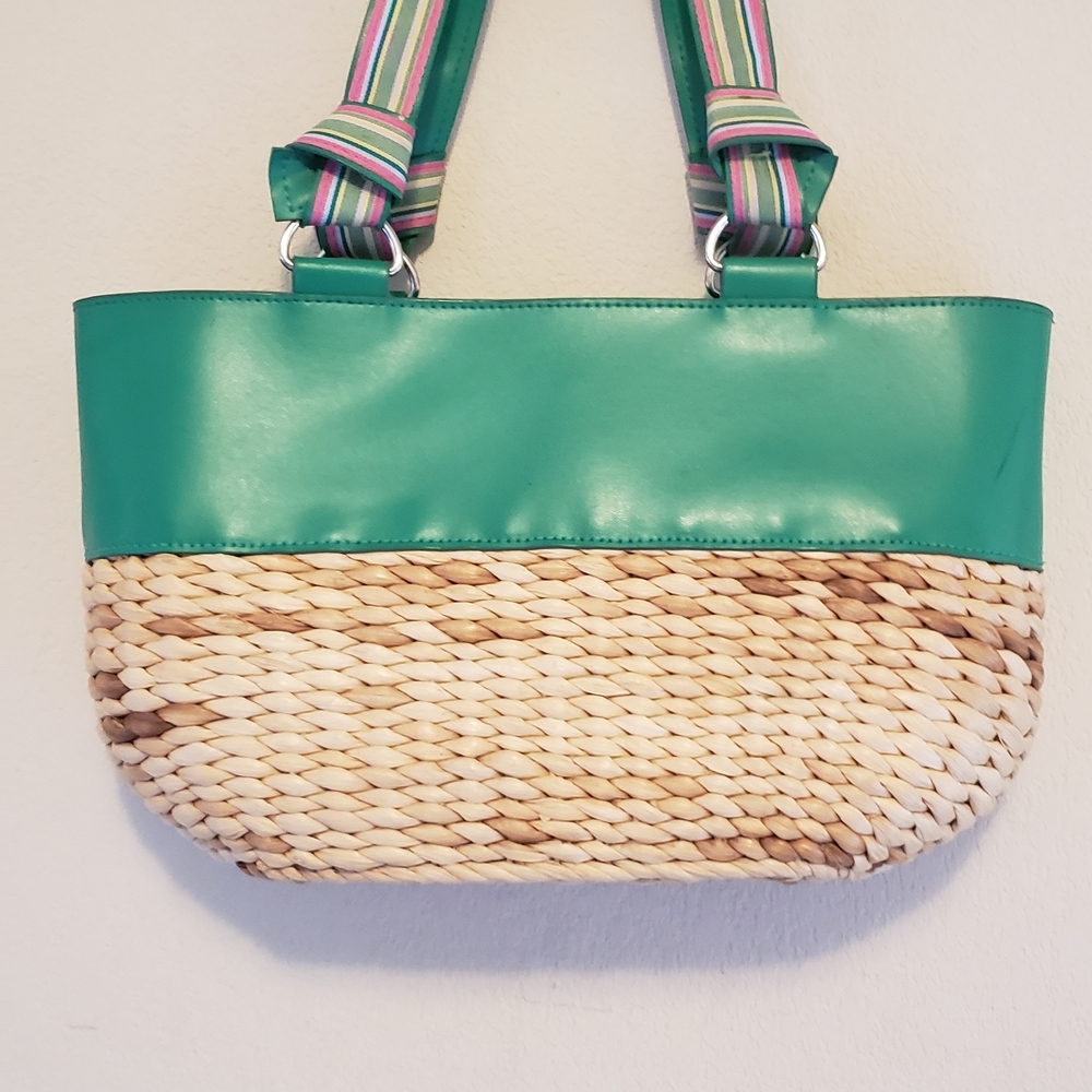 Stylish Green and Tan Shoulder Bag - Picture 2 of 3